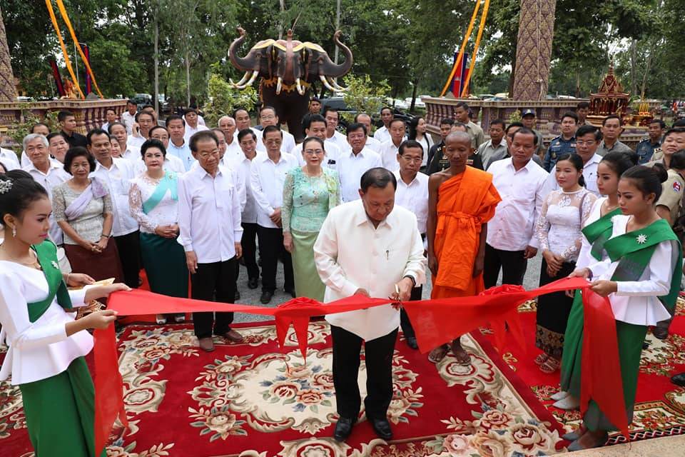 ពិធីបុណ្យបញ្ចុះខណ្ឌសីមាព្រះវិហារ និងសម្ពោធឆ្លងសមិទ្ធិ​ផលនានា ក្រោមអធិបតីភាពដ៏ខ្ពង់ខ្ពស់សម្តេចវិបុលសេនាភក្តី សាយ ឈុំ ប្រធានព្រឹទ្ធសភា នៅវត្តព្រៃក្តួច